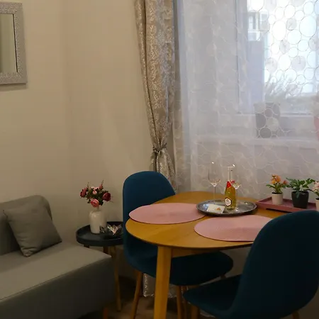 Romantic And Relax Apartment